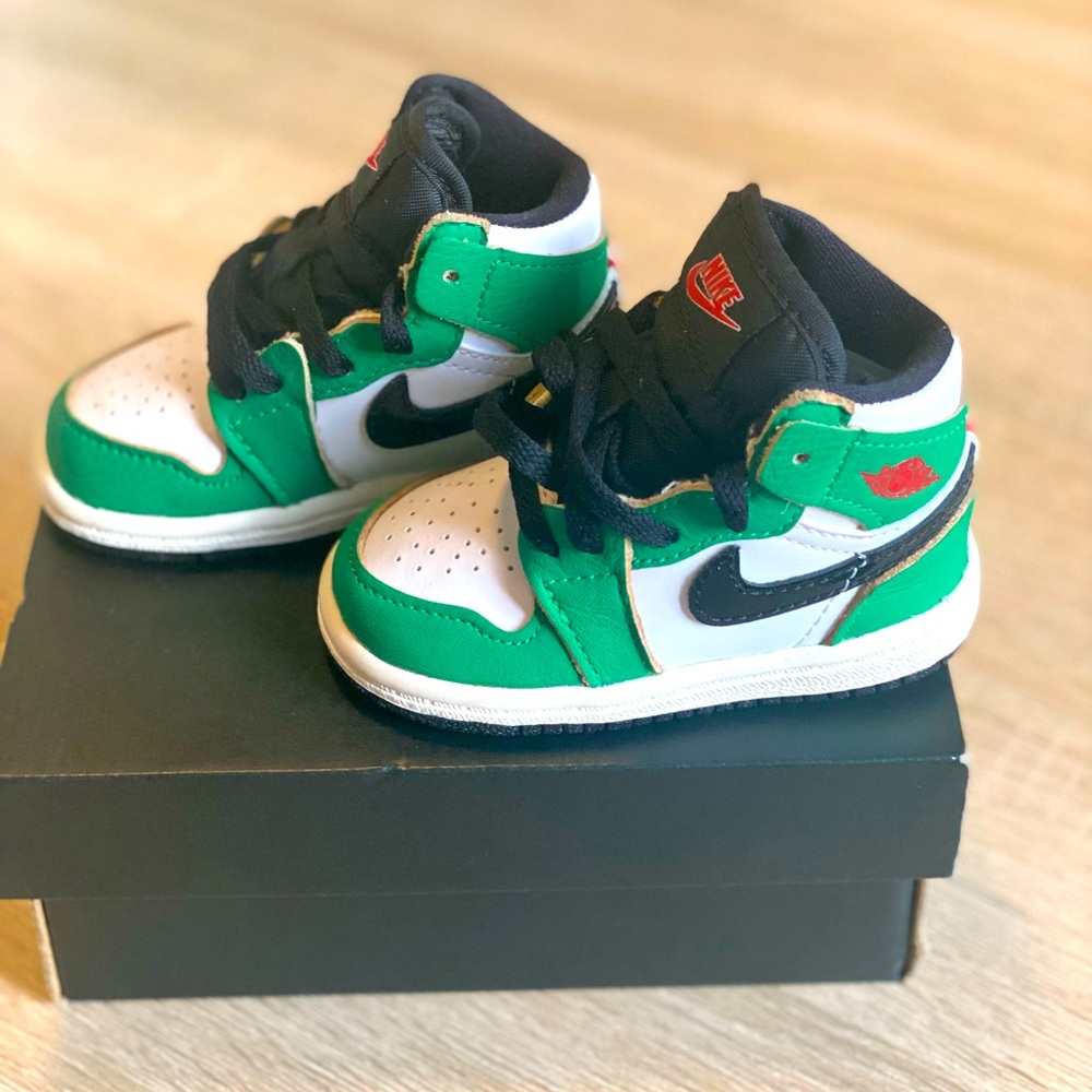 2020
Air Jordan 1 Retro High OG TD 'Lucky Green'
